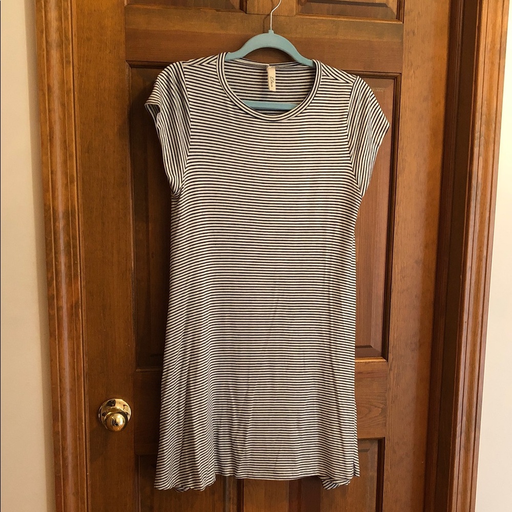 Elan Black & White Striped Short Sleeve Dress